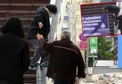 Avcılar'da kapatılan üst geçitten tehlikeli geçiş