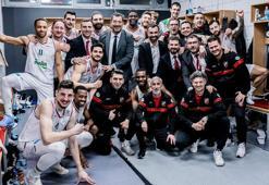 Pınar Karşıyaka evinde doludizgin