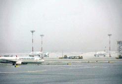 İstanbul Havalimanı'nda kar yağışı