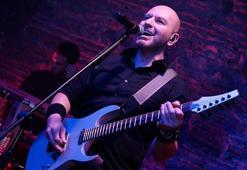 Demir Demirkan, yeni albümünü konserle tanıttı