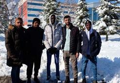 Bingöl’deki Mısırlı ve Sudanlı öğrenciler ilk kez kar gördü