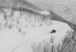 Muş’ta çığ tehlikesi altında zorlu karla mücadele