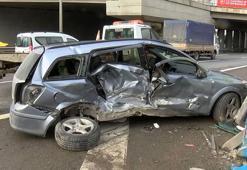 Pendik TEM'de otomobil bariyere çarptı; 1'i bebek 5 yaralı