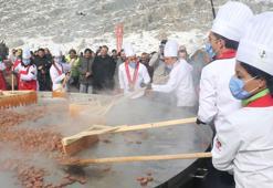 Sivrihisar Sucuk Festivali'nde 3 bin yumurta ve 450 kilo sucukla sucuklu yumurta pişirildi