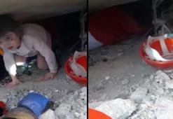Kahramanmaraş'ın Göksun ilçesinde küçük bir çocuk enkazdan böyle kurtarıldı