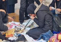 Enkazdan çıkan yakının fotoğrafını öpüp, gözyaşı döktü