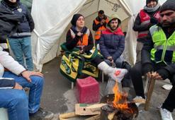 Kurtarma çalışmasında ayağı kırılan AFAD gönüllüsü, kriz masasında devam ediyor