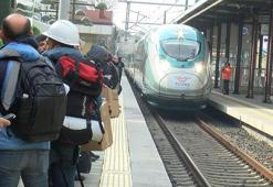 İstanbul'dan 212 gönüllü ek YHT seferiyle deprem bölgesine doğru yola çıktı