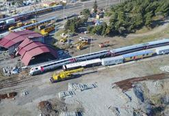 Gaziantep'te, depremde 6 tren devrildi, kayalar raylara düştü