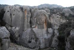 Hatay'da Habib-i Neccar Dağı'ndaki Cehennem Kayıkçısı Kharon maskı sapasağlam