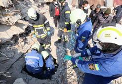 Ukraynalı kurtarıcılar 300’den fazla binada yaşam belirtisi aradı