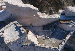 Kahta Kalesi depremde hasar gördü