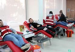 Edirne’de uluslararası öğrencilerden depremzedeler için kan bağışı