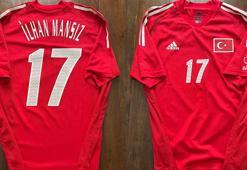 İlhan Mansız, efsane formasını depremzedeler için açık arttırmaya çıkardı