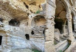 Hatay'daki 2 bin yıllık tarihi yapılar, depremde hasar görmedi