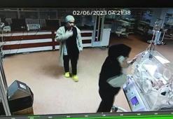 Siirt'te de hissedilen depremde yenidoğan hemşirelerinin soğukkanlılığı kamerada