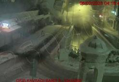 Malatya'da, depremde binaların yıkılması kamerada