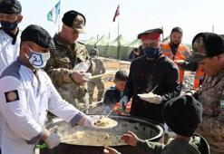 Özbekistan’ın ünlü aşçılarından her gün 10 bin kişiye Özbek pilavı