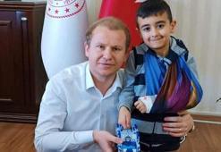 Küçük Rüstem, akıllı saat için biriktirdiği parasını depremzedelere bağışladı