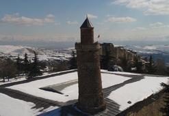 Depremde, Harput Ulu Camii'nin eğri minaresi yıkılmadı