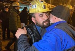 Depremzede, madenciye sarılarak teşekkür etti