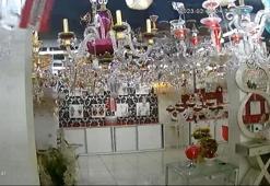 Depremde avizeler sadece sallandı