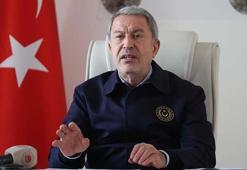 Bakan Akar: TSK, depremin ilk anından itibaren milletinin yanına koşmuştur