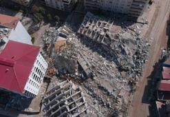 Üzerine enkaz devrilen mobil baz istasyonu hasar gördü