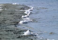 Burdur Gölü'nde köpüklenme