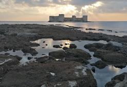 Kızkalesi'nde deniz suyu 100 metre çekildi