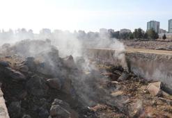 Diyarbakır’da deprem sonrası yerin altından çıkan duman 18 gündür tütüyor