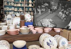 Bardak ve tabakların dahi kırılmadığı zücaciyede deprem anı kamerada