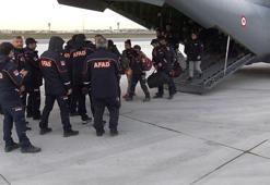 Hatay'dan gelen 58 AFAD personeli havalimanında alkışlarla karşılandı