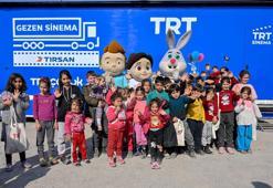 Depremzede çocuklar çizgi film maskotlarıyla moral buldu