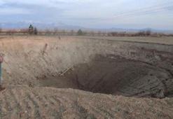 Konya'da 15 metre derinliğinde 'obruk' oluştu