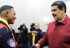 Venezuela Cumhurbaşkanı, Türkiye’den dönen ekibine madalya verdi