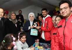 Emine Erdoğan, BM Habitat İcra Direktörü Sharif ile deprem bölgesinde