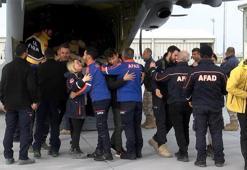 Deprem bölgesine giden 39 AFAD ve 112 personeli askeri uçakla İstanbul'a döndü
