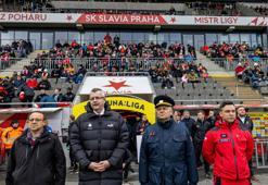 Çekya liginde depremzedeler için saygı duruşu