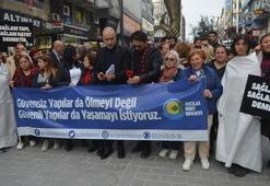 Avcılar'da Deprem Anıtı önünde eylem