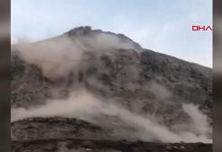 Kayseri'de yaşanan deprem, Organize Sanayi Bölgesindeki dağın toz bulutları yaymasına neden oldu