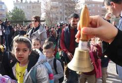 Şanlıurfa ve Kilis'te deprem nedeniyle verilen aranın ardından ilk ders zili çaldı