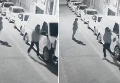 Zeytinburnu'nda kız arkadaşına sinirlendi, park halindeki minibüsün aynasını omzuyla kırdı