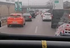 Beykoz'da sürücüler fermuar sistemi ile ambulansa yol verdi