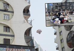 Ağır hasarlı Galeria Sitesi'nde ev sahipleri ve esnaf, eşyalarını çıkardı