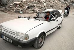 Sadece motoru sağlam kalan aracı 'deprem hatırası' oldu