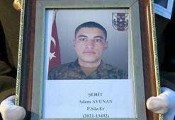 Silah kazası sonucu şehit olan asker, Bingöl'de son yolculuğuna uğurlandı