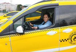 Havva, 2 kızına bakabilmek için taksi şoförlüğü yapıyor
