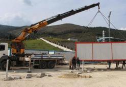 Hatay'da Mustafa Kemal Üniversitesi bahçesine konteyner kent kuruluyor