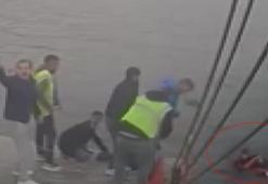 Suya atladı, feribottaki 112 personeli kurtardı; o anlar kamerada